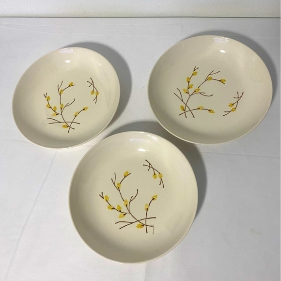 VINTAGE  OVENPROOF DINNERWARE W/FLOWERS 3 BOWLS Made In USA - Picture 1 of 3